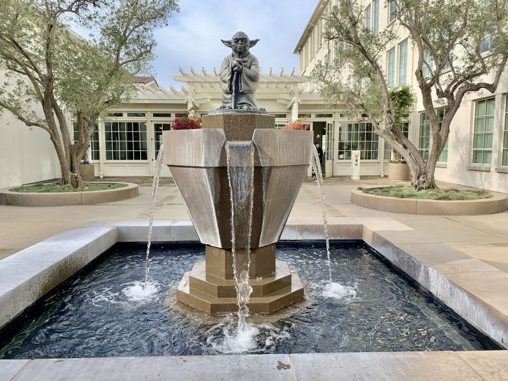 B10 yoda fountain